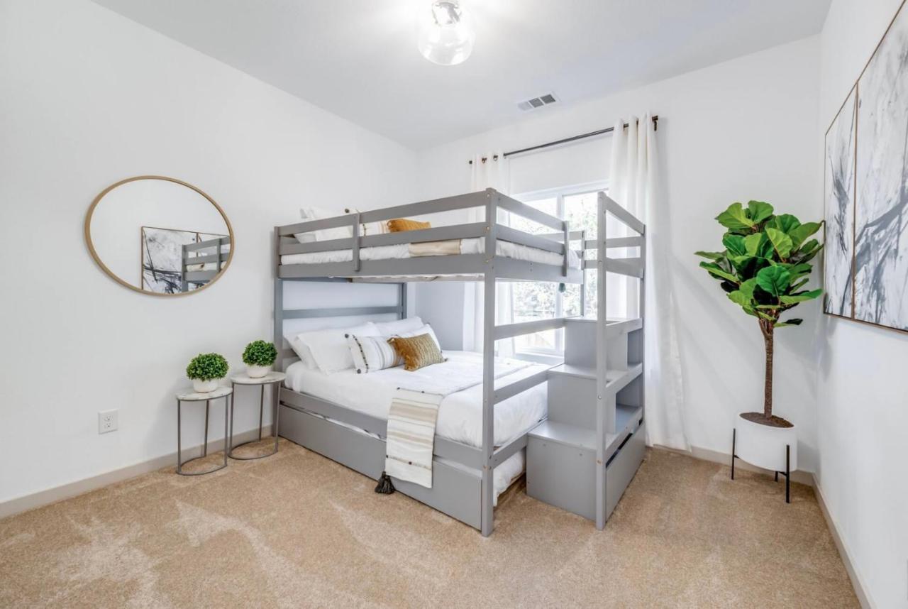 Stylish Townhome Near At&T Stadium, Globe Life, Six Flags & More Arlington Eksteriør billede