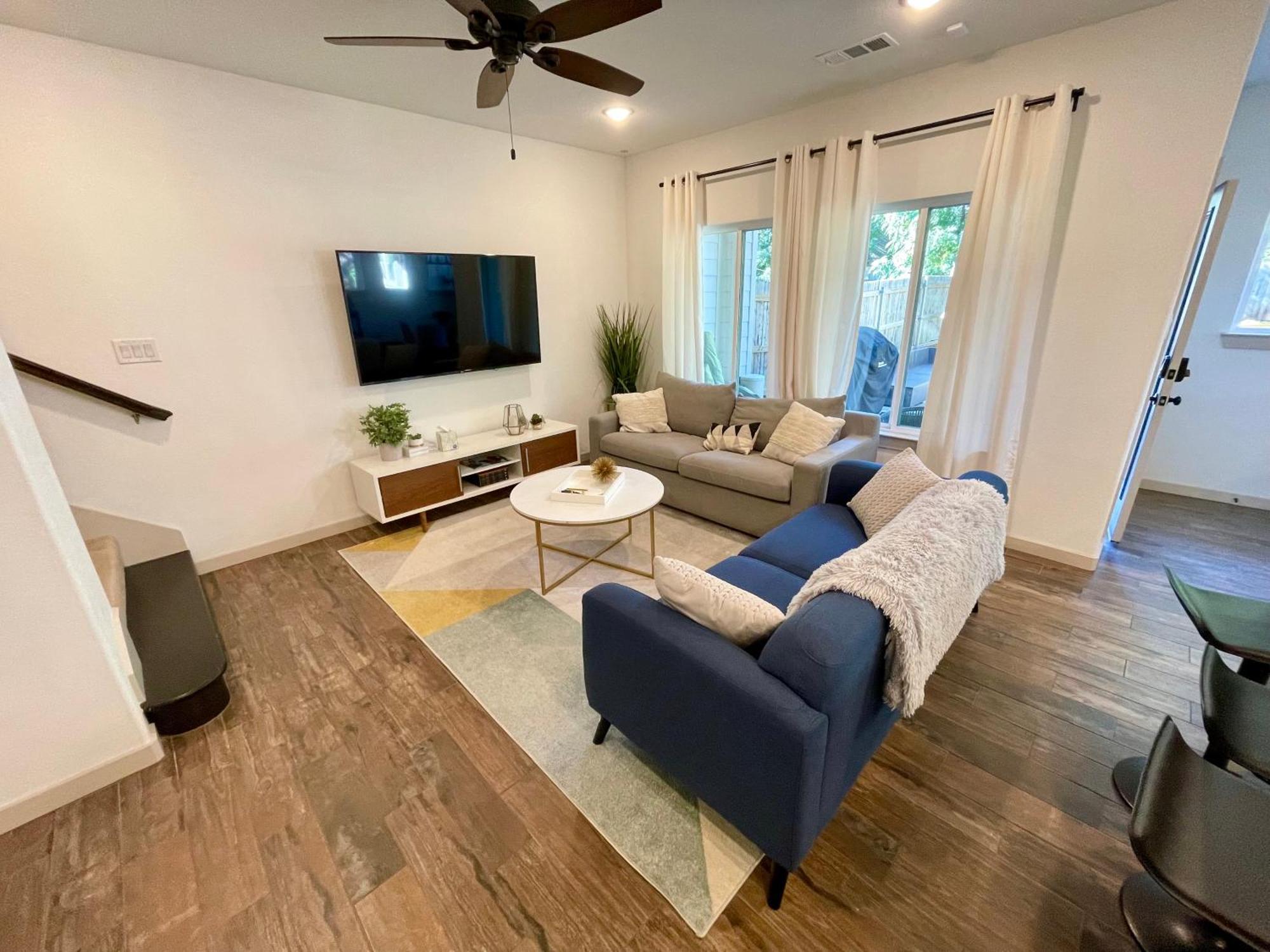 Stylish Townhome Near At&T Stadium, Globe Life, Six Flags & More Arlington Eksteriør billede
